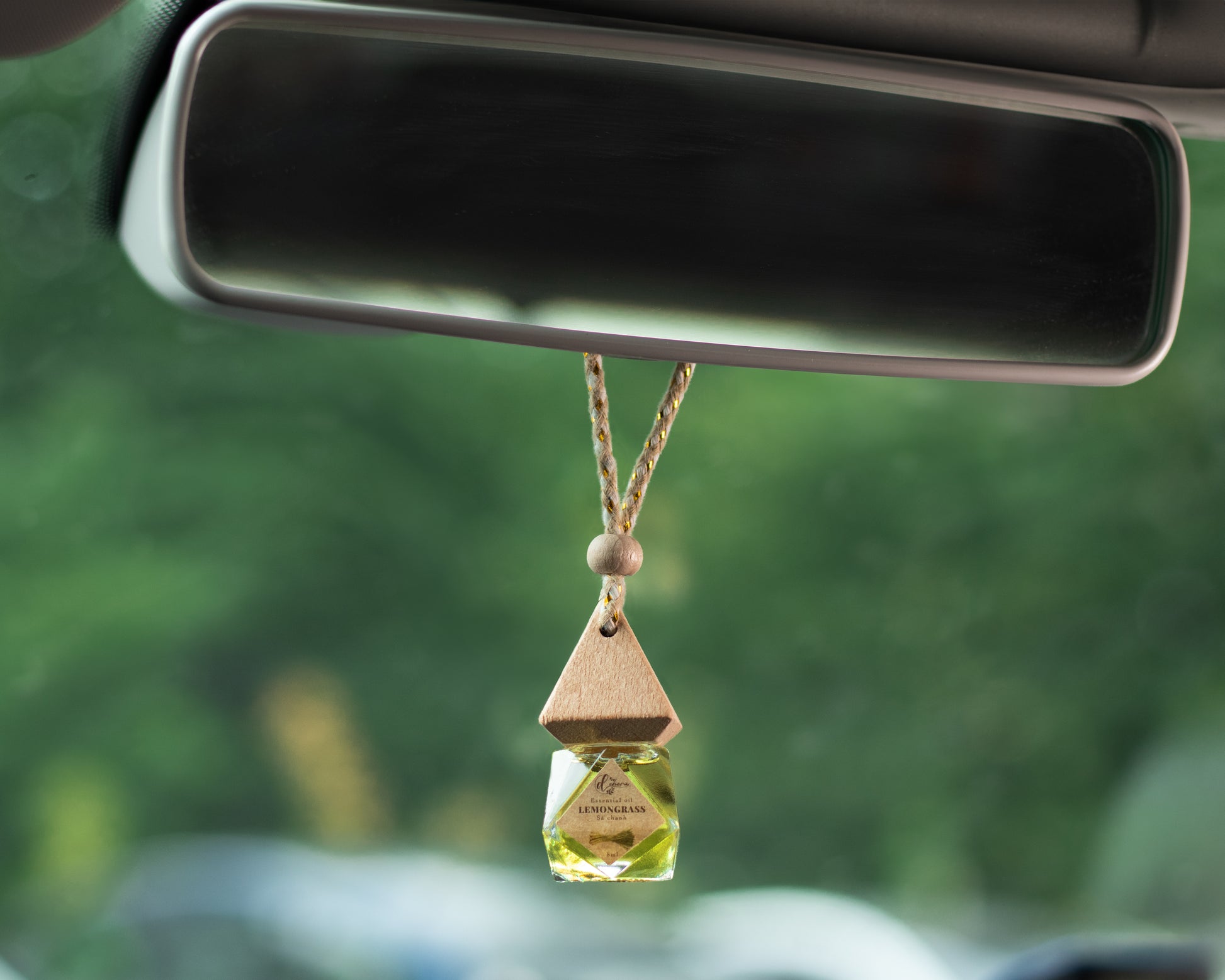 Natural Car Fragrances – Pure Scents for a Peaceful Drive